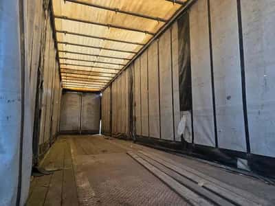 2004 GS 3-Axle Curtainsider Semi-Trailer - SAF Axles - Disc Brakes - Air Suspension - 435/50 R19.5 - 39 Ton — photo 11 of 18