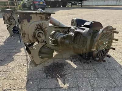 SAF Steering Axle - Lift Axle - Disc Brakes - Semi-Trailer Axle - Air Suspension - 9 Ton — photo 7 of 15