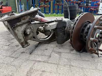 SAF Steering Axle - Lift Axle - Disc Brakes - Semi-Trailer Axle - Air Suspension - 9 Ton — photo 10 of 15