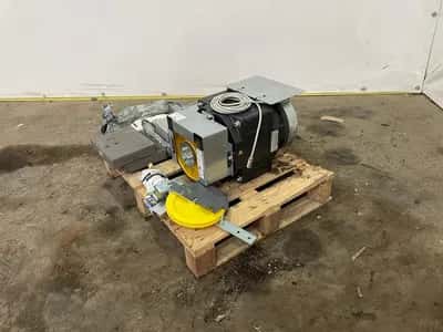 2015 ThyssenKrupp gearless lift machine (PMC145M202) - Warner electromagnetic brake Speed governor (speed governor SG-200) - Complete door operator/roller — photo 16 of 20