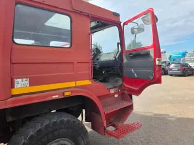 1993 Renault VMA 105 AA Sides Renault VMA 105 AA airport fire engine 6x6 – Mack EE9-530 – 10.000 liter water tank - Firefighting Vehicle — photo 15 of 20