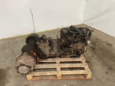 Toyota 4-cylinder Diesel Engine Complete - Manual Gearbox - Rear Axle - Zexel Injection Pump — photo 1 of 13