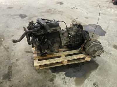 Toyota 4-cylinder Diesel Engine Complete - Manual Gearbox - Rear Axle - Zexel Injection Pump — photo 4 of 13