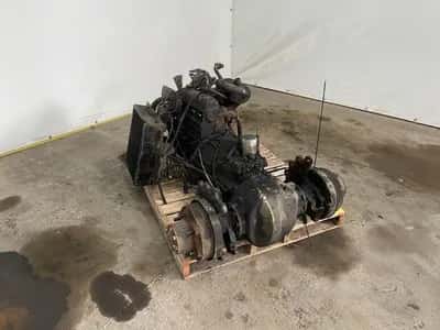 Toyota 4-cylinder petrol engine - Impco LPG System - Gearbox - Radiator - Exhaust - Rear Axle - Propshaft Flange — photo 1 of 12
