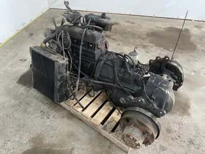 Toyota 4-cylinder petrol engine - Impco LPG System - Gearbox - Radiator - Exhaust - Rear Axle - Propshaft Flange — photo 2 of 12