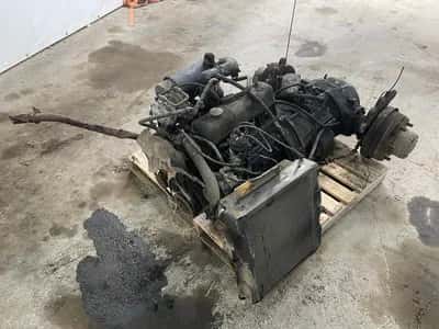Toyota 4-cylinder petrol engine - Impco LPG System - Gearbox - Radiator - Exhaust - Rear Axle - Propshaft Flange — photo 3 of 12