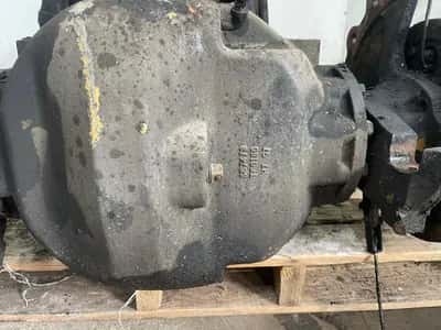 Toyota 4-cylinder petrol engine - Impco LPG System - Gearbox - Radiator - Exhaust - Rear Axle - Propshaft Flange — photo 6 of 12