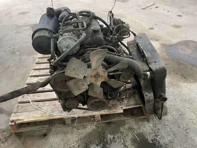 Toyota 4-cylinder petrol engine - Impco LPG System - Gearbox - Radiator - Exhaust - Rear Axle - Propshaft Flange — photo 9 of 12