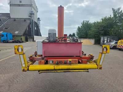 1990 Format 3-Axle Container Chassis - SAF Axles - Drum Brakes - Air Suspension - Twistlock - 20 ft - 30 ft — photo 2 of 15