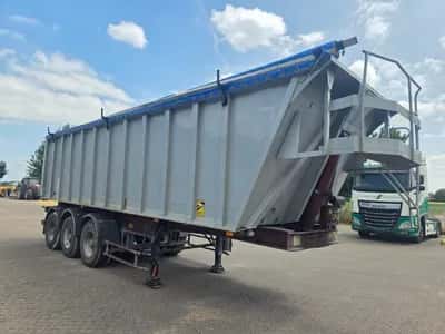 2010 Benalu 3-Axle Tipper - SMB Axles - Drum Brakes - Leaf Springs — photo 3 of 18