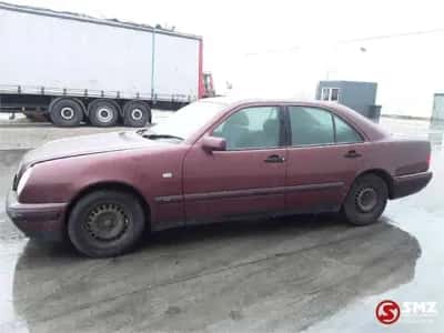 Mercedes-Benz E 220 Passenger Car — photo 5 of 5