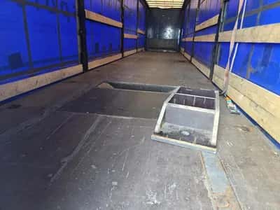Krone SAF - Disc 3-Axle Curtainsider Semi-Trailer - SAF Axles - Disc Brakes - Air Suspension - Toolbox - 39 Ton - 2015 - Coil — photo 12 of 20