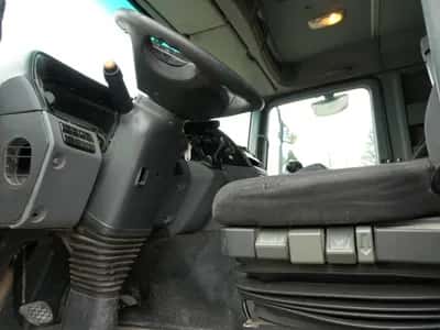 2006 Mercedes Benz 2044 LS — photo 10 of 12