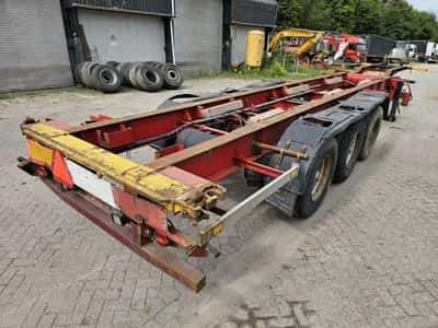 2005 Pacton Container Chassis - BPW Axles - Air Suspension - Drum Brakes — photo 4 of 12