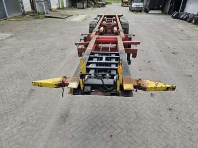 2005 Pacton Container Chassis - BPW Axles - Air Suspension - Drum Brakes — photo 2 of 12