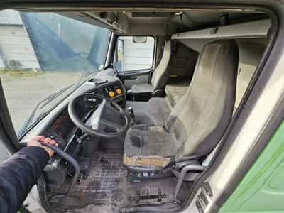 Volvo FM 12.480 8x4 2005 – 480 HP – Hydraulics – Flatbed Body — photo 11 of 20