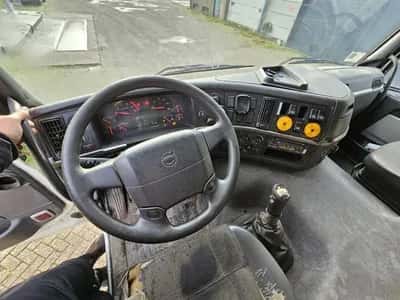Volvo FM 12.480 8x4 2005 – 480 HP – Hydraulics – Flatbed Body — photo 12 of 20