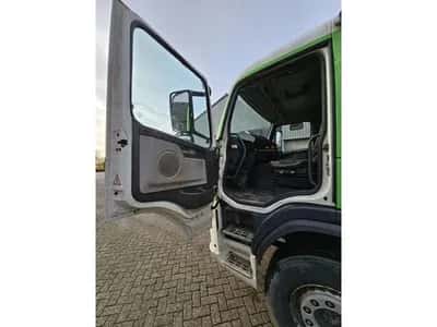 Volvo FM 12.480 8x4 2005 – 480 HP – Hydraulics – Flatbed Body — photo 10 of 20