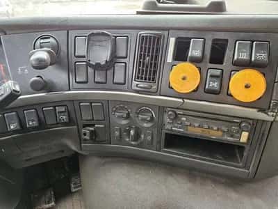 Volvo FM 12.480 8x4 2005 – 480 HP – Hydraulics – Flatbed Body — photo 16 of 20