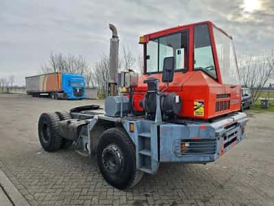 CVS-Ferrari TT2516B CVS Ferrari TT2516B terminal tractor – 2003 – 4.500 hours – diesel – 4x2 — photo 3 of 16