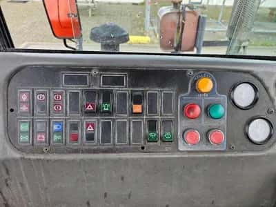 CVS-Ferrari TT2516B CVS Ferrari TT2516B terminal tractor – 2003 – 4.500 hours – diesel – 4x2 — photo 11 of 16