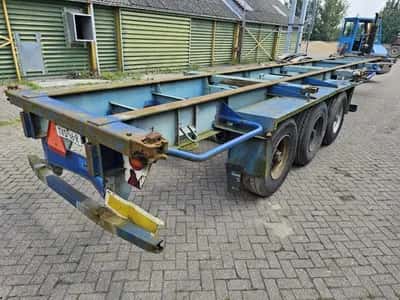1999 Fruehauf Container Chassis - 3 Axles - Drum Brakes - Leaf Springs - Skeletal Trailer - 40ft - 30ft - 20ft - 10ft — photo 4 of 9