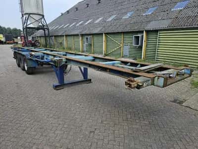 1999 Fruehauf Container Chassis - 3 Axles - Drum Brakes - Leaf Springs - Skeletal Trailer - 40ft - 30ft - 20ft - 10ft — photo 3 of 9