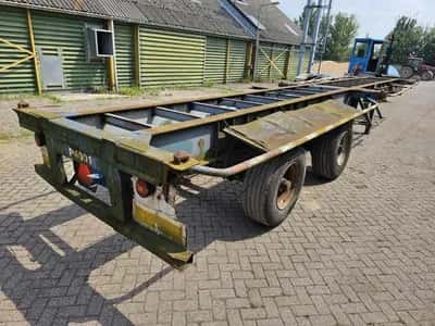 1990 Fruehauf 2 2-Axle Container Chassis – SMB Axles – Drum Brakes – Air Suspension – Skeletal Trailer - 40FT - 20FT — photo 4 of 10