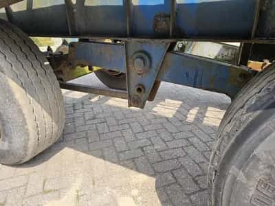 1990 Fruehauf 2 2-Axle Container Chassis – SMB Axles – Drum Brakes – Air Suspension – Skeletal Trailer - 40FT - 20FT — photo 7 of 10