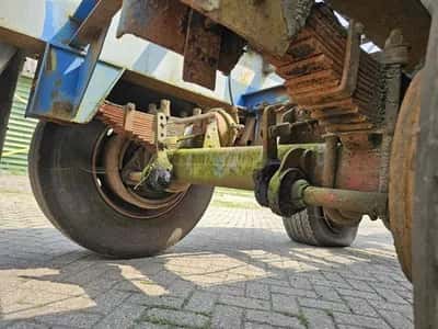 1990 Fruehauf 2 2-Axle Container Chassis – SMB Axles – Drum Brakes – Air Suspension – Skeletal Trailer - 40FT - 20FT — photo 8 of 10
