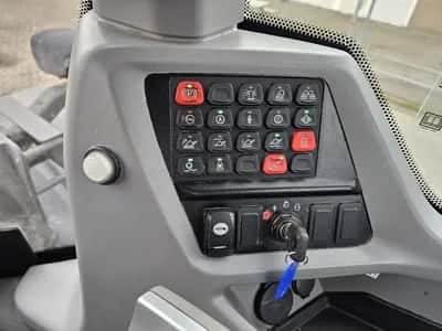 2019 Case 821G wheel loader – 230 HP – shovel - 4x4 — photo 14 of 20