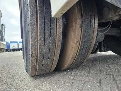 Fruehauf DISC Box Semi-Trailer 2005 – 2 Axles – BPW – Drum Brakes – Air Suspension – Box Trailer — photo 11 of 15