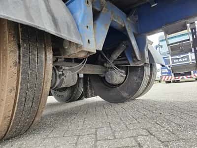 Fruehauf DISC Box Semi-Trailer 2005 – 2 Axles – BPW – Drum Brakes – Air Suspension – Box Trailer — photo 12 of 15