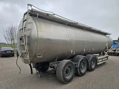 1997 Magyar Stainless Steel Tank Semi-Trailer – 3 Axles – Air Suspension – Tank Trailer – Stainless Steel — photo 4 of 15