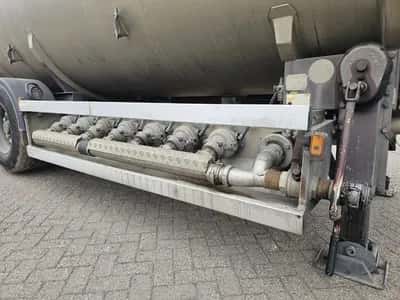 1997 Magyar Stainless Steel Tank Semi-Trailer – 3 Axles – Air Suspension – Tank Trailer – Stainless Steel — photo 8 of 15