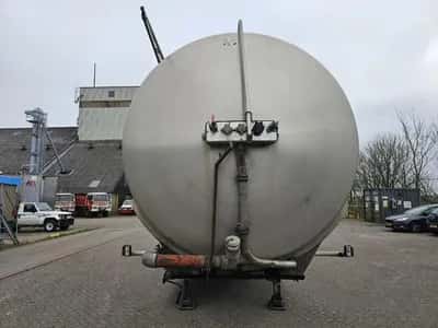 1997 Magyar Stainless Steel Tank Semi-Trailer – 3 Axles – Air Suspension – Tank Trailer – Stainless Steel — photo 11 of 15