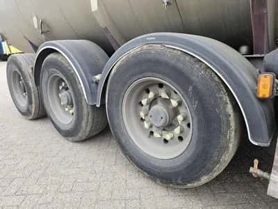 1997 Magyar Stainless Steel Tank Semi-Trailer – 3 Axles – Air Suspension – Tank Trailer – Stainless Steel — photo 9 of 15