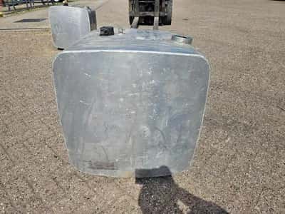 MAN Mercedes Actros Fuel Tank Mercedes Actros – 290L – MAN – Diesel Tank – Truck Part — photo 4 of 13