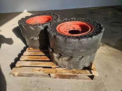 Michelin 30x10-16 Tyres with Rims – Set – Skidsteer / Minishovel – Heavy Duty — photo 2 of 4