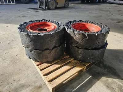 Michelin 30x10-16 Tyres with Rims – Set – Skidsteer / Minishovel – Heavy Duty — photo 3 of 4