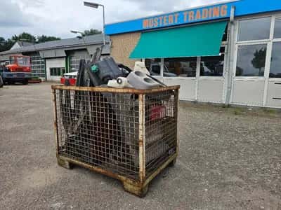 MAN Box with truck parts Box with MAN Truck Parts — photo 1 of 12