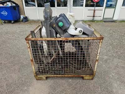 MAN Box with truck parts Box with MAN Truck Parts — photo 2 of 12