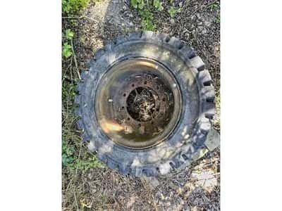 Solide 8.25-20 Tyre – Solid Tyre – Forklift / Industrial – 20 Inch — photo 3 of 5