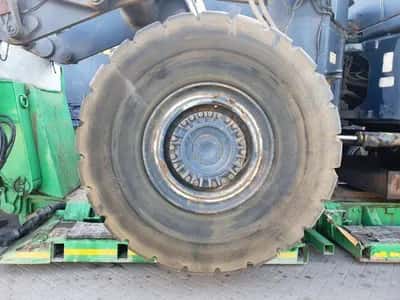 Michelin 29.5 R29 Tyre – EM Tyre – Heavy Equipment – Good Condition – ±2300 KG — photo 2 of 9