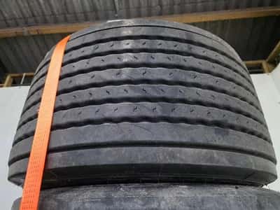 Michelin 445/45 R19.5 Tyre – Trailer Tyre – Good Condition – Ready to Use — photo 8 of 13