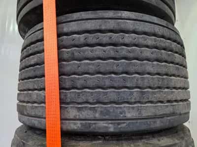 Michelin 445/45 R19.5 Tyre – Trailer Tyre – Good Condition – Ready to Use — photo 9 of 13