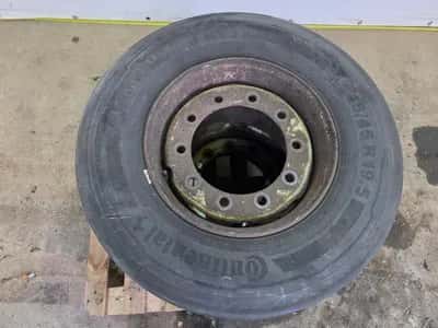 Continental 445/45 R19.5 Tyres – Trailer Tyre – Good Condition – Ready to Use — photo 3 of 8