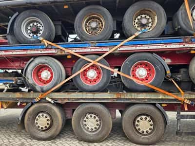 Kögel BPW - SAF- SMB - DISC Stack of 5 3-Axle Curtainsider Trailers - Air Suspension - Disc Brakes - 32 Ton - Ready for Export - 2005 — photo 15 of 19