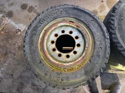 Bergougnan 300-15 Tyre Set – Forklift Tyre – Good Condition — photo 7 of 9