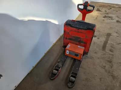 Linde. 16 - Toyota 24V 30A battery Pallet Truck 1600KG - Toyota 24V 30A battery -Hand Pallet Truck - 2012 — photo 4 of 17